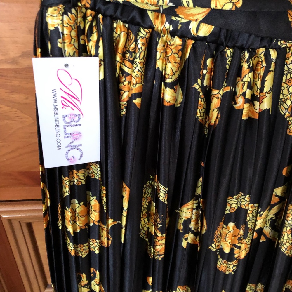 Ms bling long beautiful pleated skirt - Picture 4 of 5
